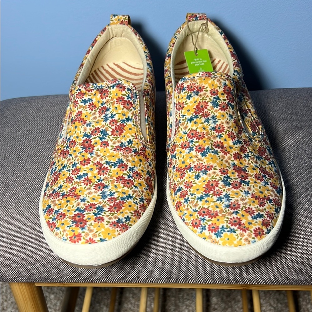 NWT Taos Footwear Women’s slip in shoes size 8.5